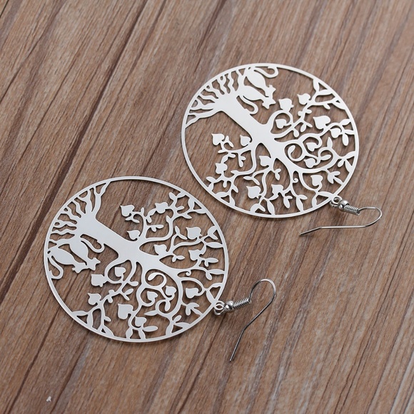 Round Silver tone Filigree Tree Carved Earrings - Picture 3 of 5